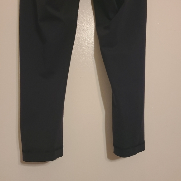 Lululemon | Women's Classic Black Align Cropped Workout Leggings (Size 4) - Picture 5 of 10